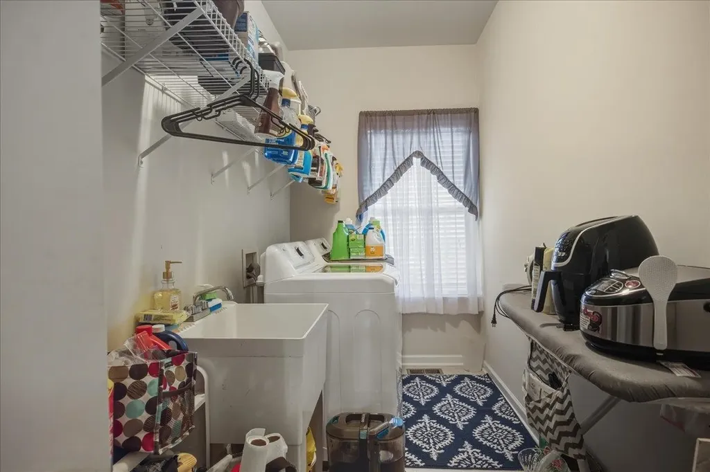 191 Eisenhower Drive Broadway VA 22815