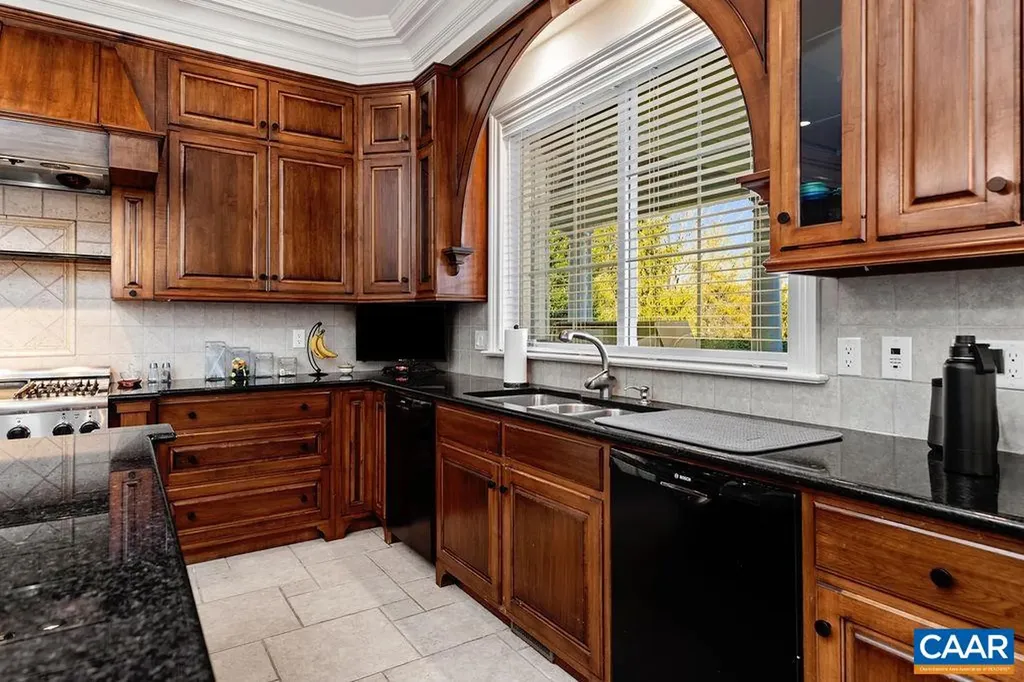 1310 Monocan Drive Nellysford VA 22958