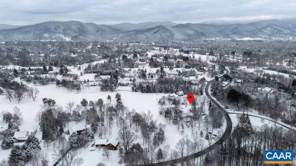 1310 Monocan Drive Nellysford VA 22958