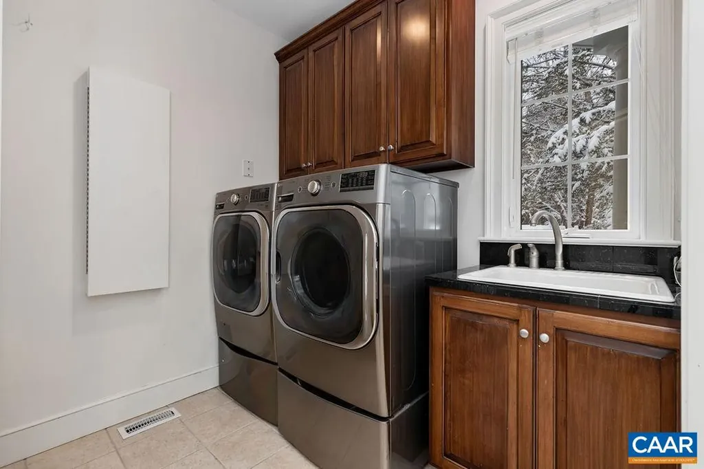 1310 Monocan Drive Nellysford VA 22958