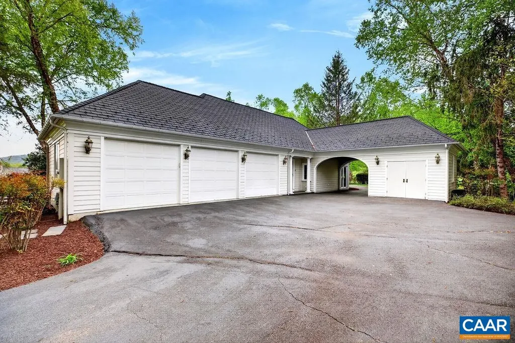 1310 Monocan Drive Nellysford VA 22958
