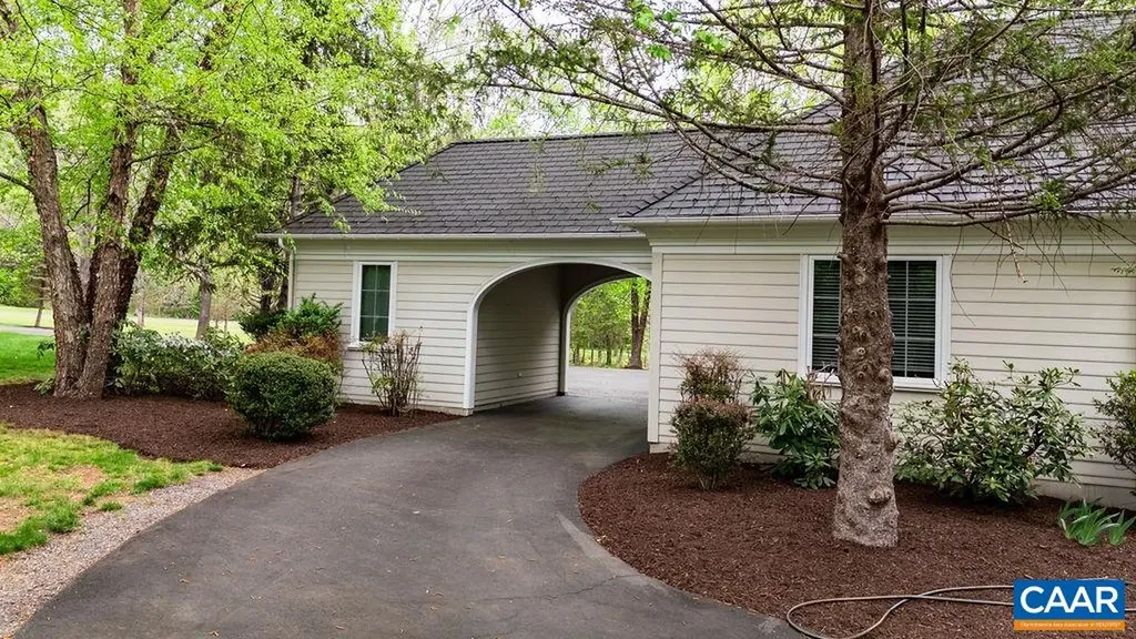 1310 Monocan Drive Nellysford VA 22958