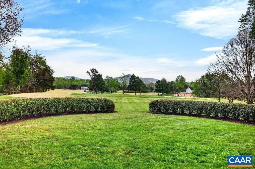 1310 Monocan Drive Nellysford VA 22958