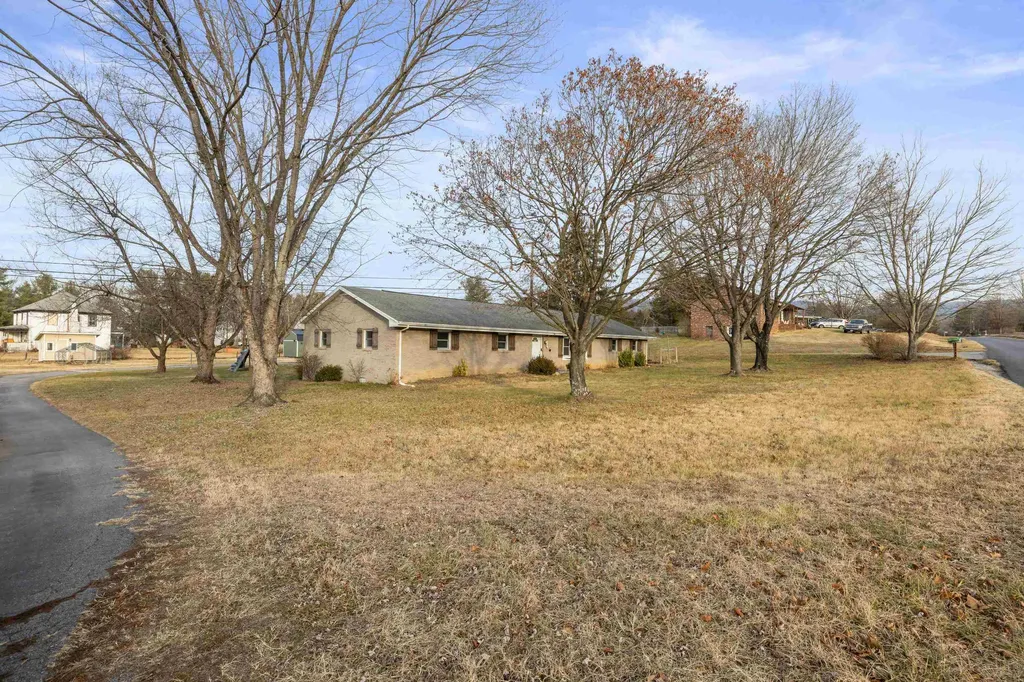 54 Thorofare Road Crimora VA 24431