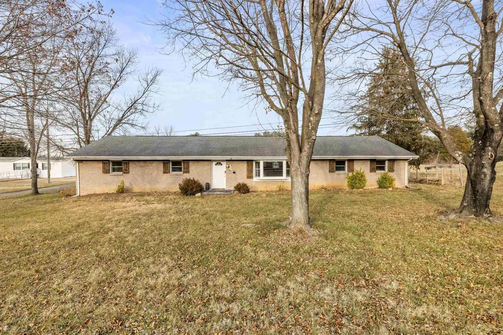 54 Thorofare Road Crimora VA 24431