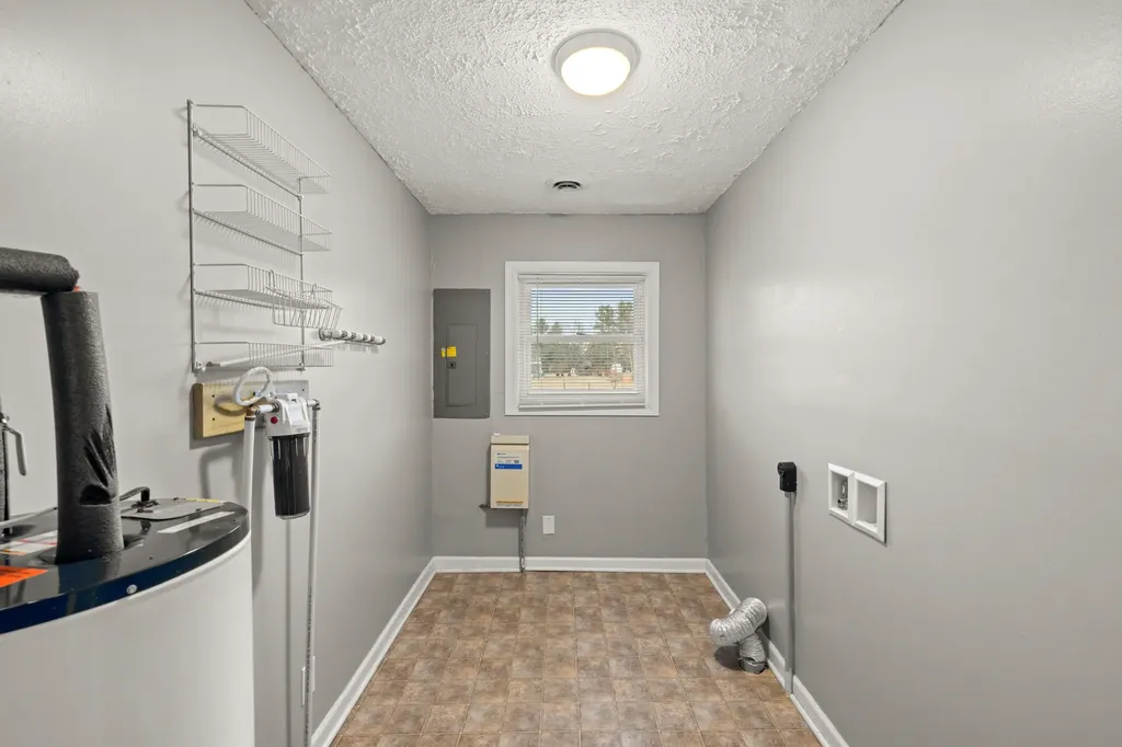 54 Thorofare Road Crimora VA 24431