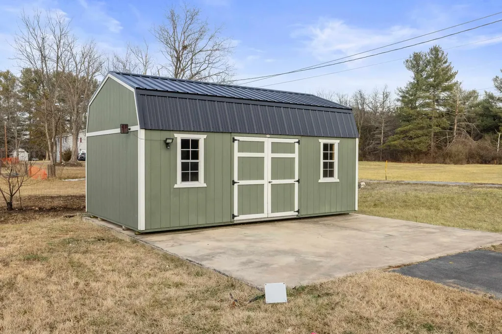 54 Thorofare Road Crimora VA 24431