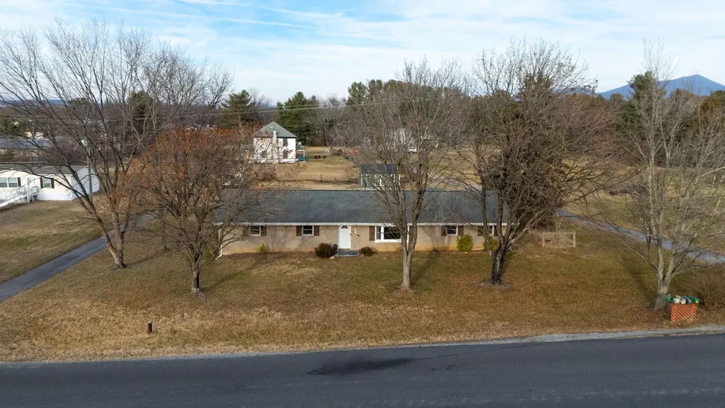 54 Thorofare Road Crimora VA 24431