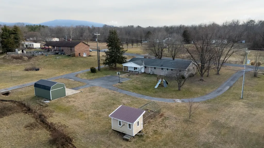 54 Thorofare Road Crimora VA 24431