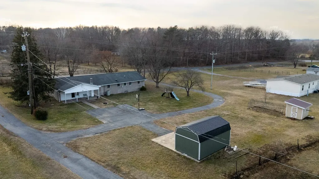 54 Thorofare Road Crimora VA 24431