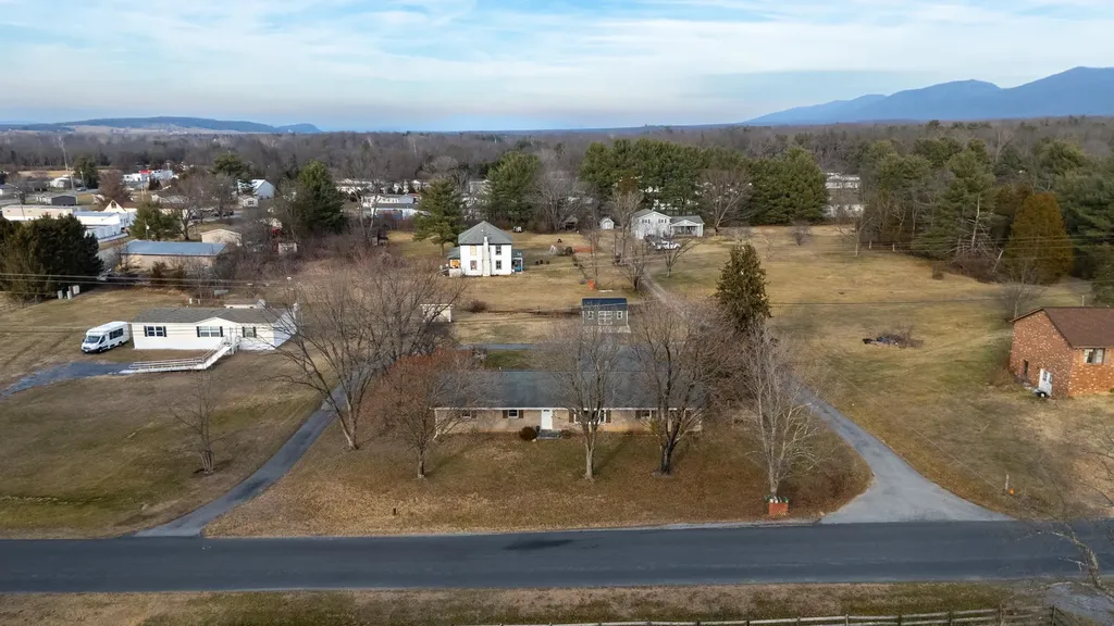 54 Thorofare Road Crimora VA 24431