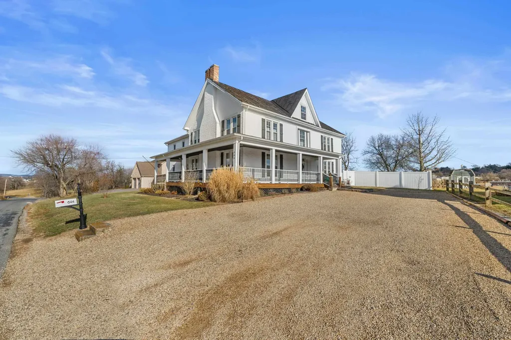 644 Early Drive Broadway VA 22815