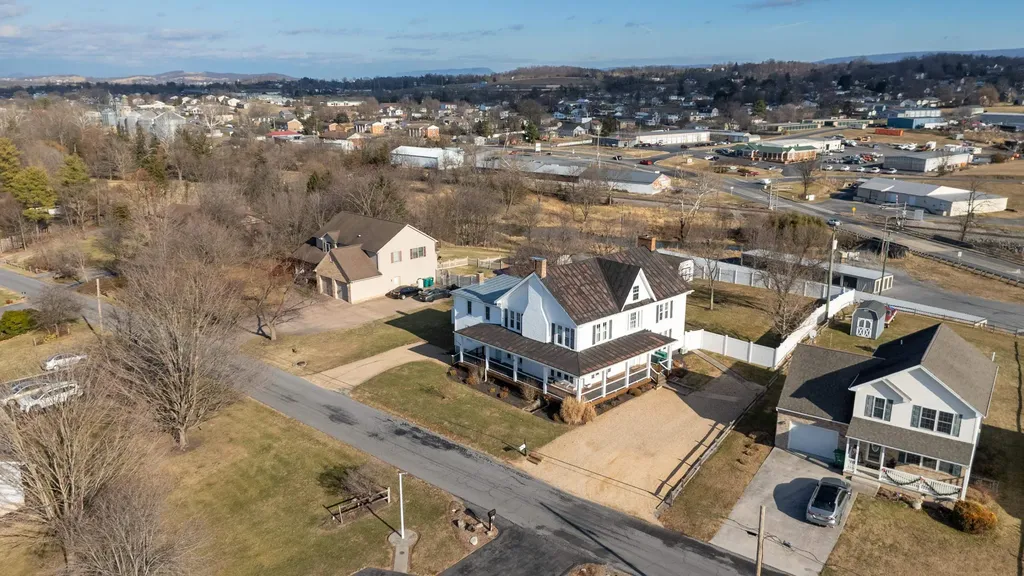 644 Early Drive Broadway VA 22815