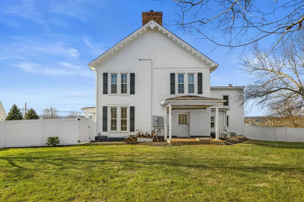 644 Early Drive Broadway VA 22815