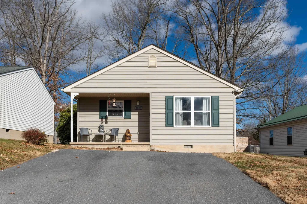 1625 D Street Waynesboro VA 22980