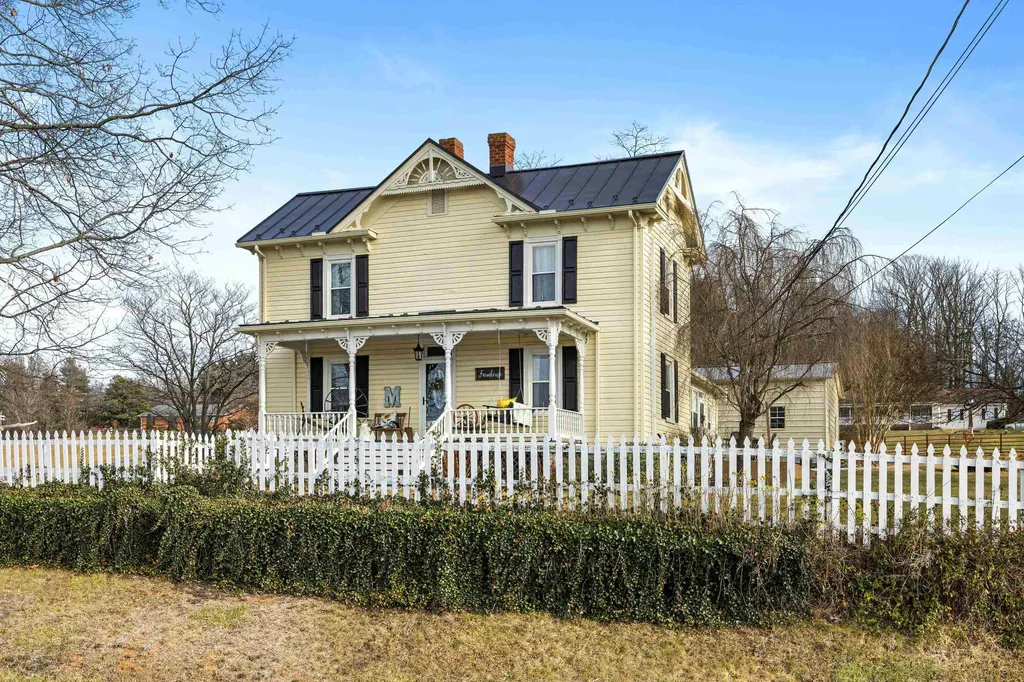 955 Entry School Road Fishersville VA 22939