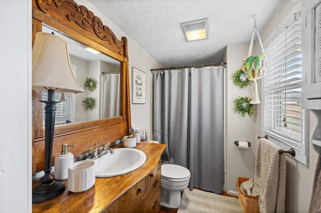 955 Entry School Road Fishersville VA 22939