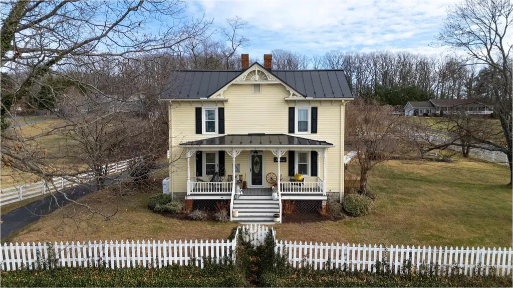 955 Entry School Road Fishersville VA 22939