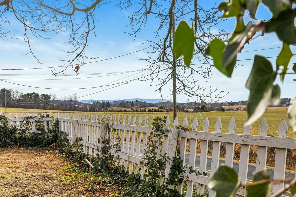 955 Entry School Road Fishersville VA 22939