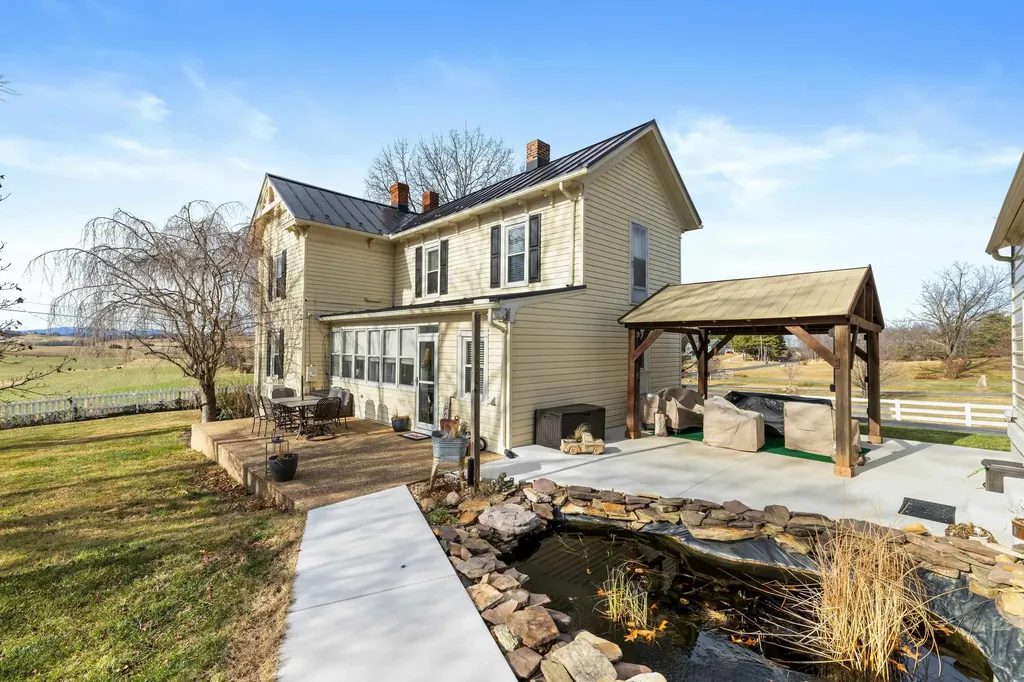 955 Entry School Road Fishersville VA 22939