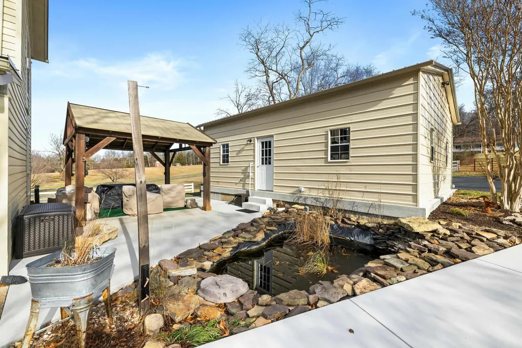 955 Entry School Road Fishersville VA 22939