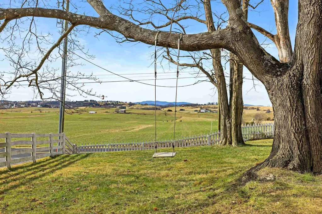 955 Entry School Road Fishersville VA 22939