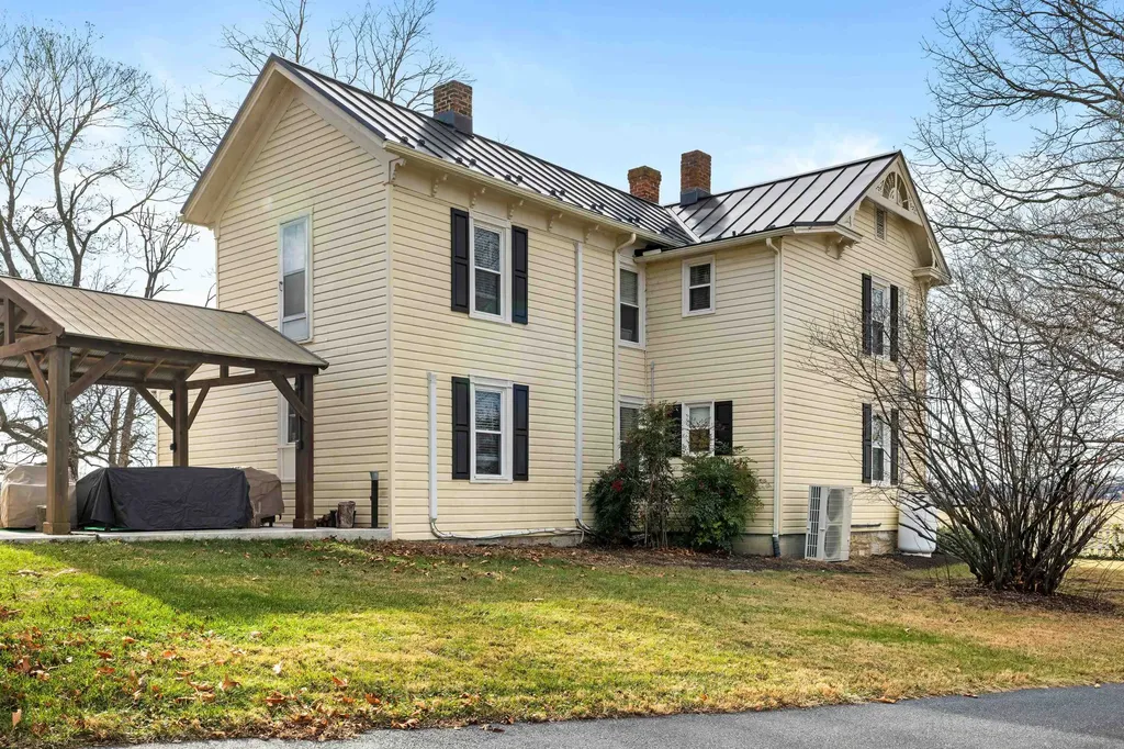 955 Entry School Road Fishersville VA 22939