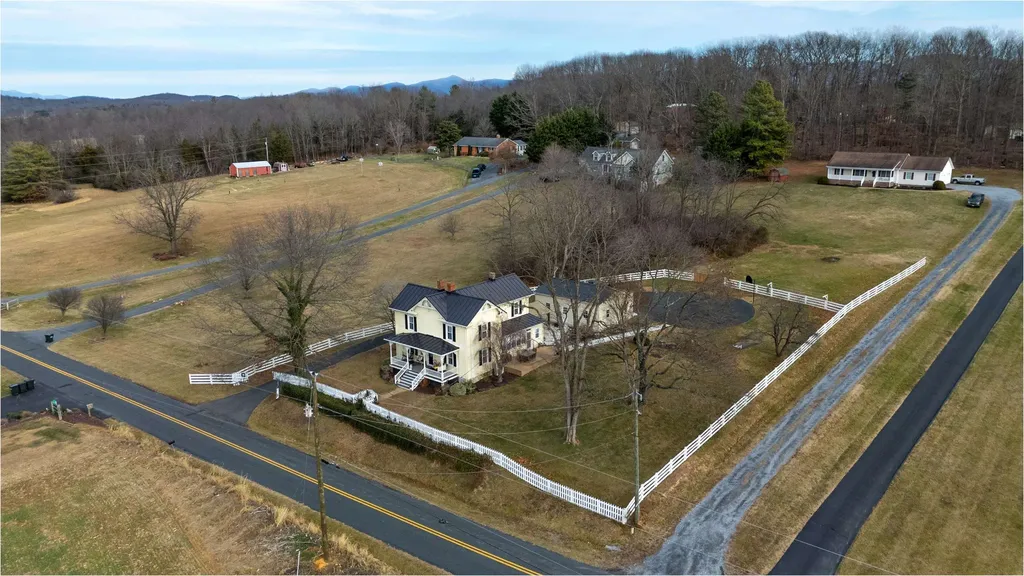 955 Entry School Road Fishersville VA 22939