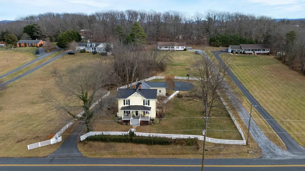 955 Entry School Road Fishersville VA 22939