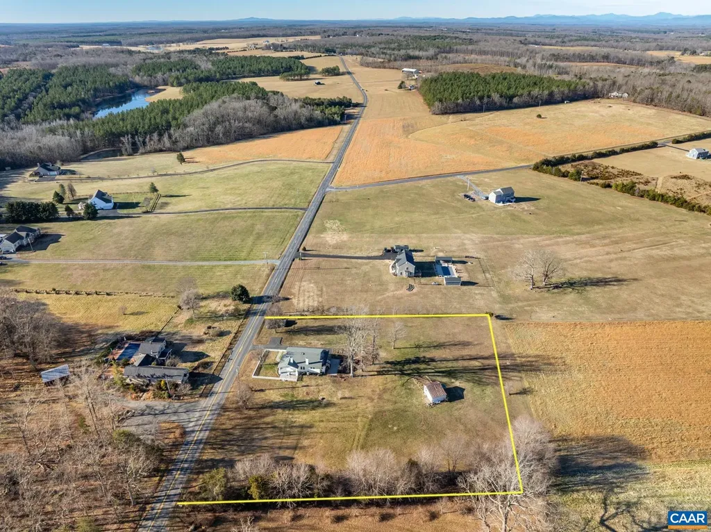 1503 Central Plains Road Palmyra VA 22963