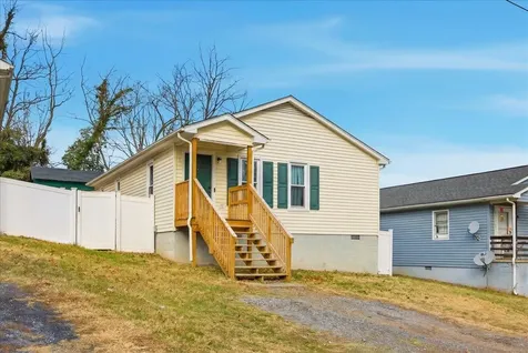 626 B Street Staunton VA 24401