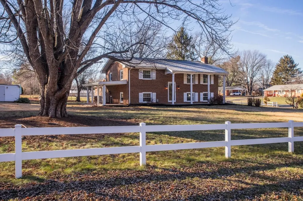 12 Essex Road Grottoes VA 24441