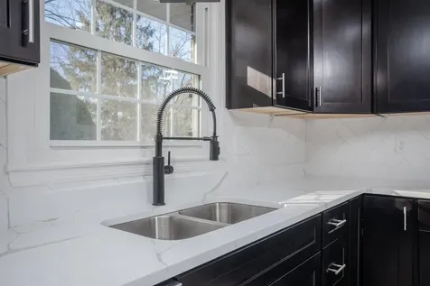 12 Essex Road Grottoes VA 24441