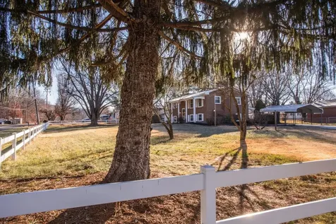 12 Essex Road Grottoes VA 24441