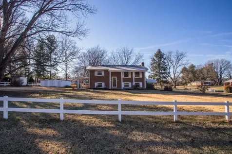 12 Essex Road Grottoes VA 24441