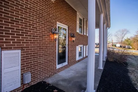 12 Essex Road Grottoes VA 24441