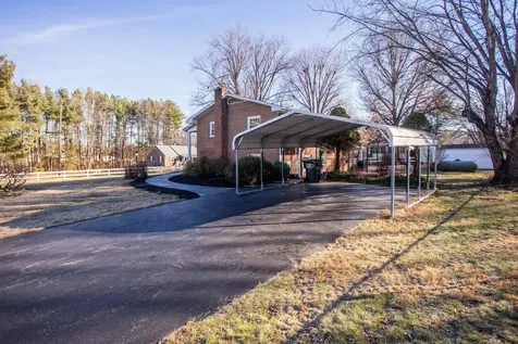 12 Essex Road Grottoes VA 24441