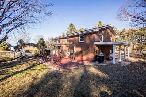 12 Essex Road Grottoes VA 24441