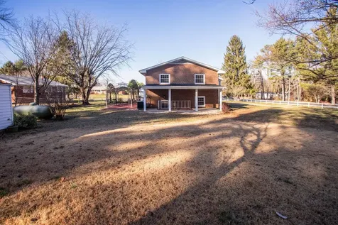 12 Essex Road Grottoes VA 24441