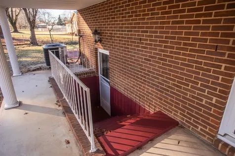 12 Essex Road Grottoes VA 24441