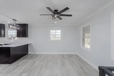 12 Essex Road Grottoes VA 24441