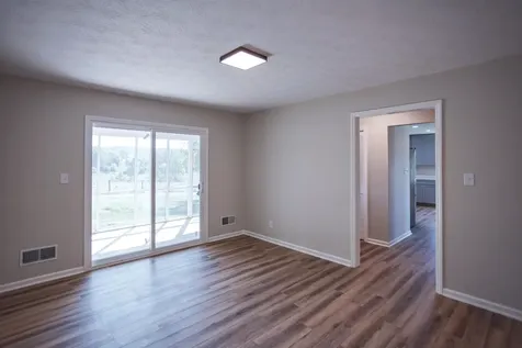 2834 Brownsburg Turnpike Raphine VA 24472