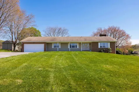 2834 Brownsburg Turnpike Raphine VA 24472