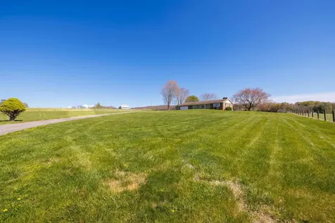 2834 Brownsburg Turnpike Raphine VA 24472