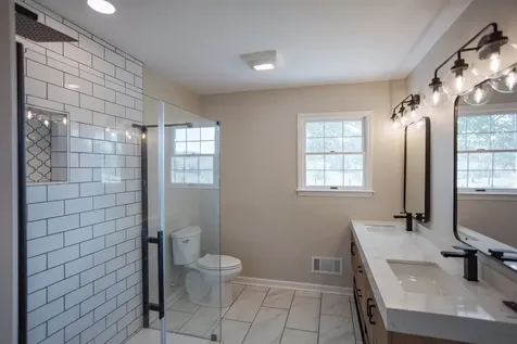 2834 Brownsburg Turnpike Raphine VA 24472
