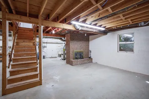 2834 Brownsburg Turnpike Raphine VA 24472