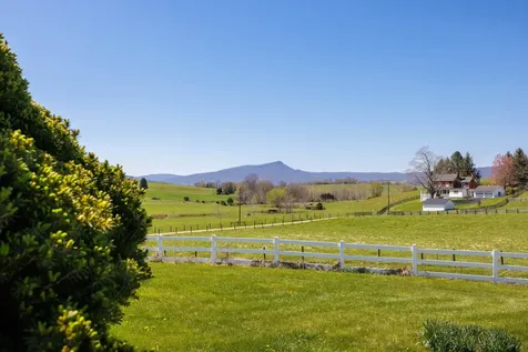 2834 Brownsburg Turnpike Raphine VA 24472