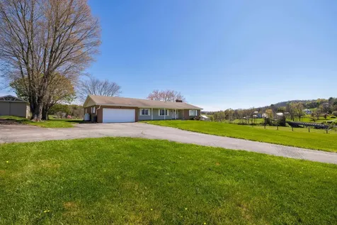 2834 Brownsburg Turnpike Raphine VA 24472
