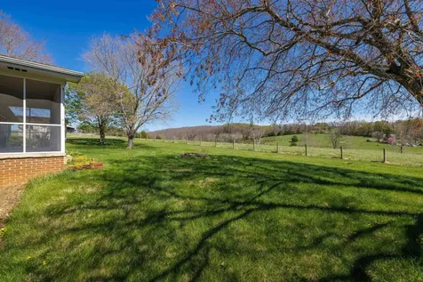 2834 Brownsburg Turnpike Raphine VA 24472