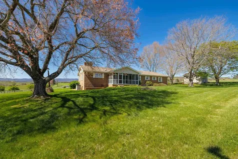 2834 Brownsburg Turnpike Raphine VA 24472